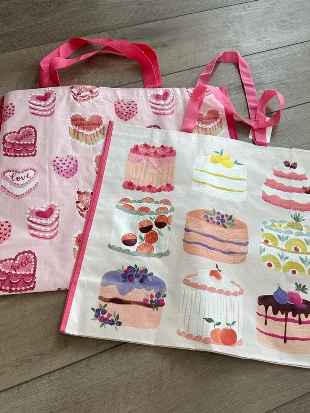 Homegoods TJMaxx Marshalls Valentines Day Vintage Heart Cake & Cake Bags NWOT